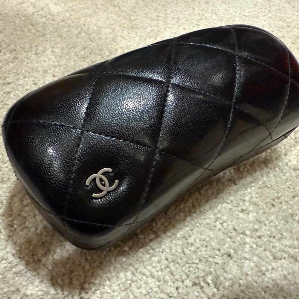 CHANEL Black Quilted Eyewear Case with Box and Cleaning Clothes - Picture 2 of 6